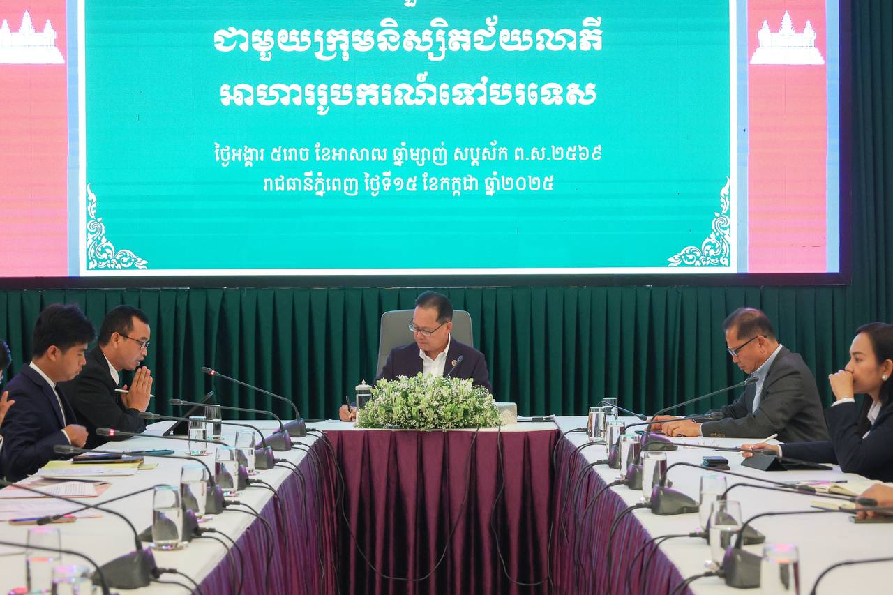 រដ្ឋមន្ត្រីក្រសួងបរិស្ថានជំរុញឱ្យនិស្សិតដែលសិក្សានៅក្រៅប្រទេសខិតខំរៀនសូត្រ និងរៀបចំខ្លួនដើម្បីកម្ពុជា