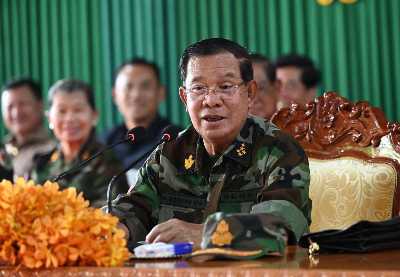សម្តេចតេជោ ហ៊ុន សែន ៖ ទាហ៊ានថៃបានចាប់ផ្តើមវាយមកលើកងទ័ពកម្ពុជា ហើយកងទ័ពកម្ពុជា គ្មានជម្រើសអ្វីក្រៅពីតបត និងវាយបកនោះឡើយ និងសូមជនរួមជាតិកម្ពុជា កុំភ័យស្លន់ស្លោ