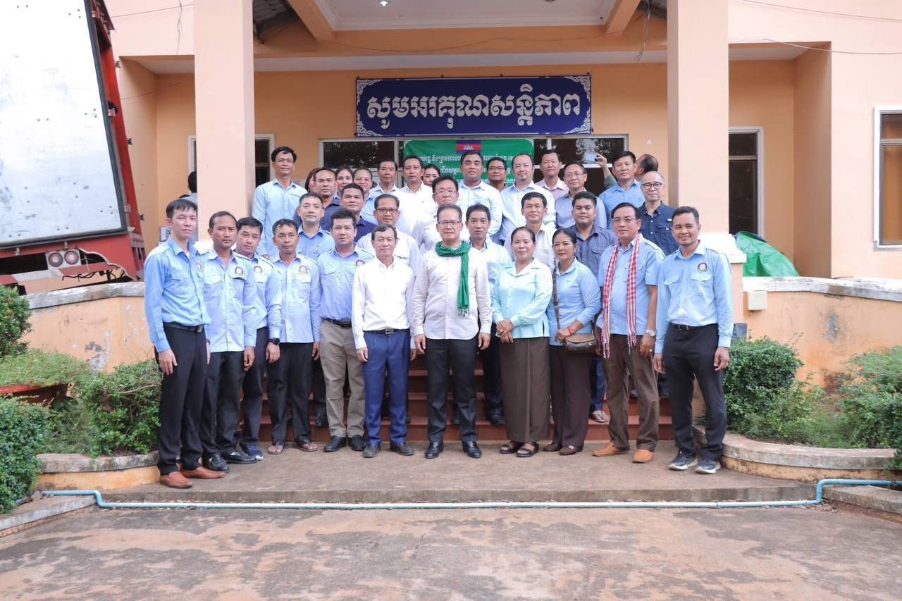 ក្រសួងបរិស្ថាន និងសប្បុរសជនស្រុកពញាក្រែក រួមសាមគ្គីគ្នាចែករំលែកក្តីស្រឡាញ់ដល់ជនភៀសខ្លួន