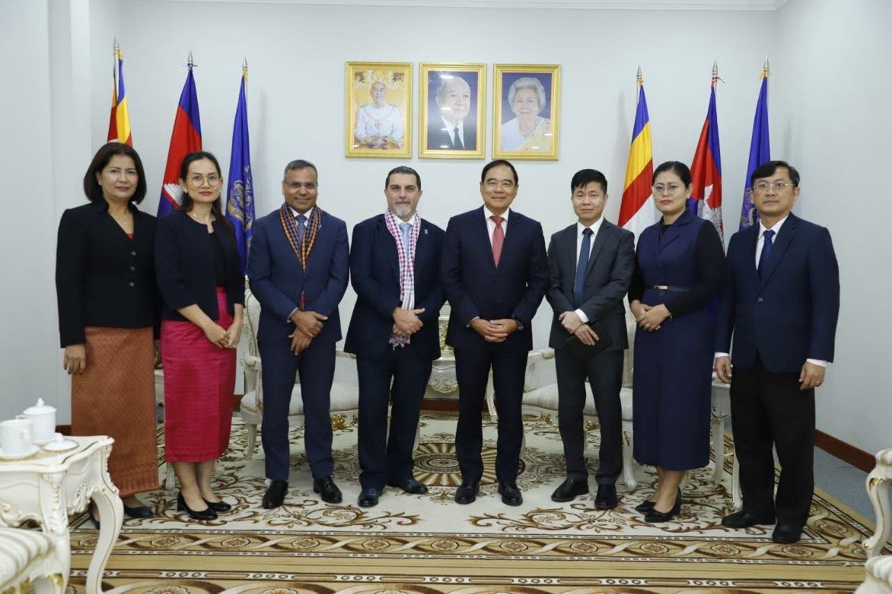 អនុប្រធានទី១ អាជ្ញាធរមីនកម្ពុជា លើកពីតម្រូវការបន្ទាន់ក្នុងកិច្ចការបោសសម្អាតយុទ្ធភណ្ឌគ្រឿងផ្ទុះ ប្រាប់អ្នកតំណាងថ្មី (UNDP) ប្រចាំនៅកម្ពុជា