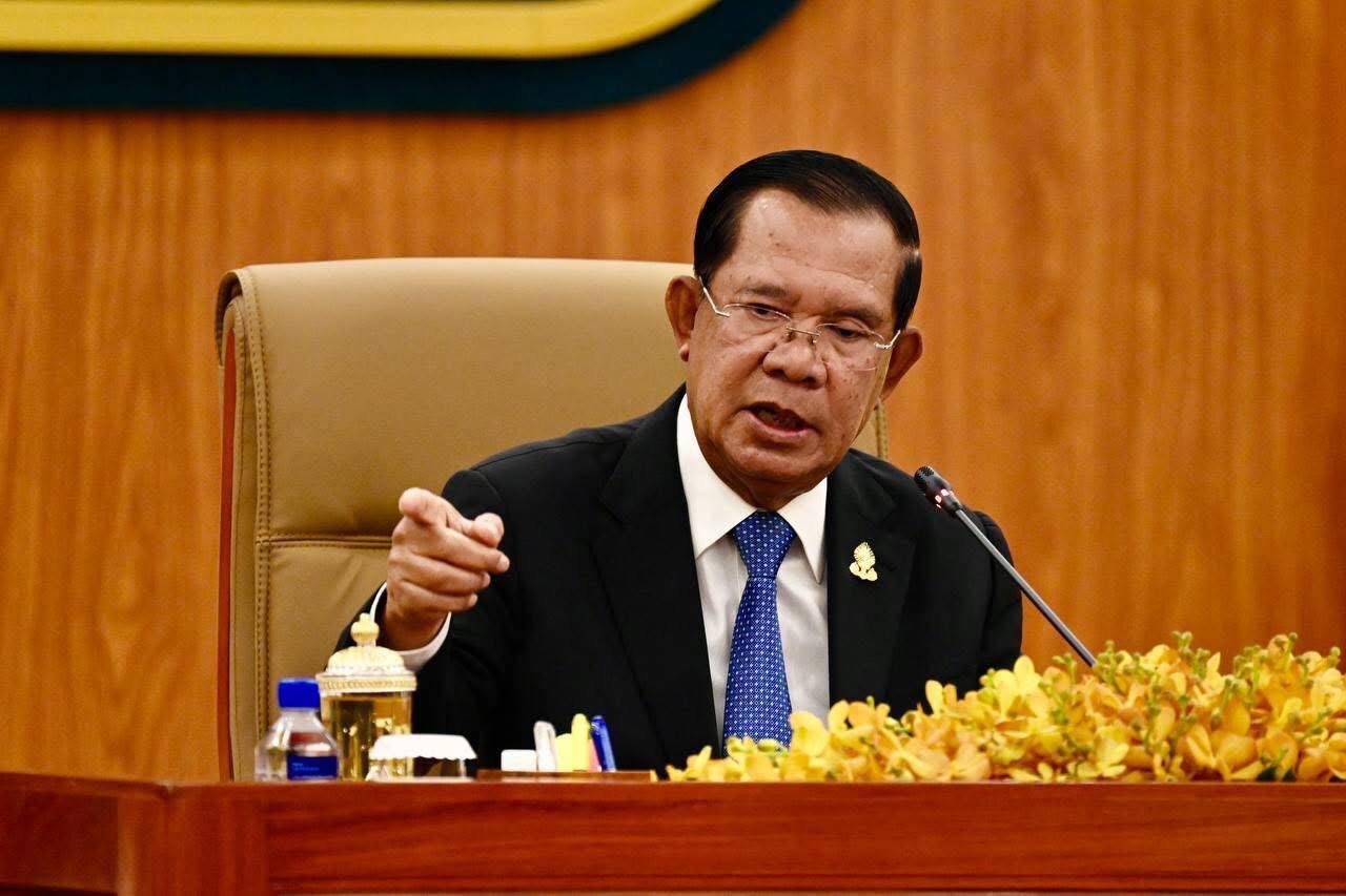 សម្តេចតេជោ​ ហ៊ុន​ សែន​៖​ ខួរក្បាល និងចំណេះដឹងរបស់ខ្ញុំមិនមែនកើតចេញសញ្ញាបត្រមួយសន្លឹករបស់អ្នក ឬសាលារៀនថៃនោះទេ ប្រជាជនកម្ពុជា និងសាលារៀនរបស់កម្ពុជា គឺជាអ្នកបង្រៀនខ្ញុំ
