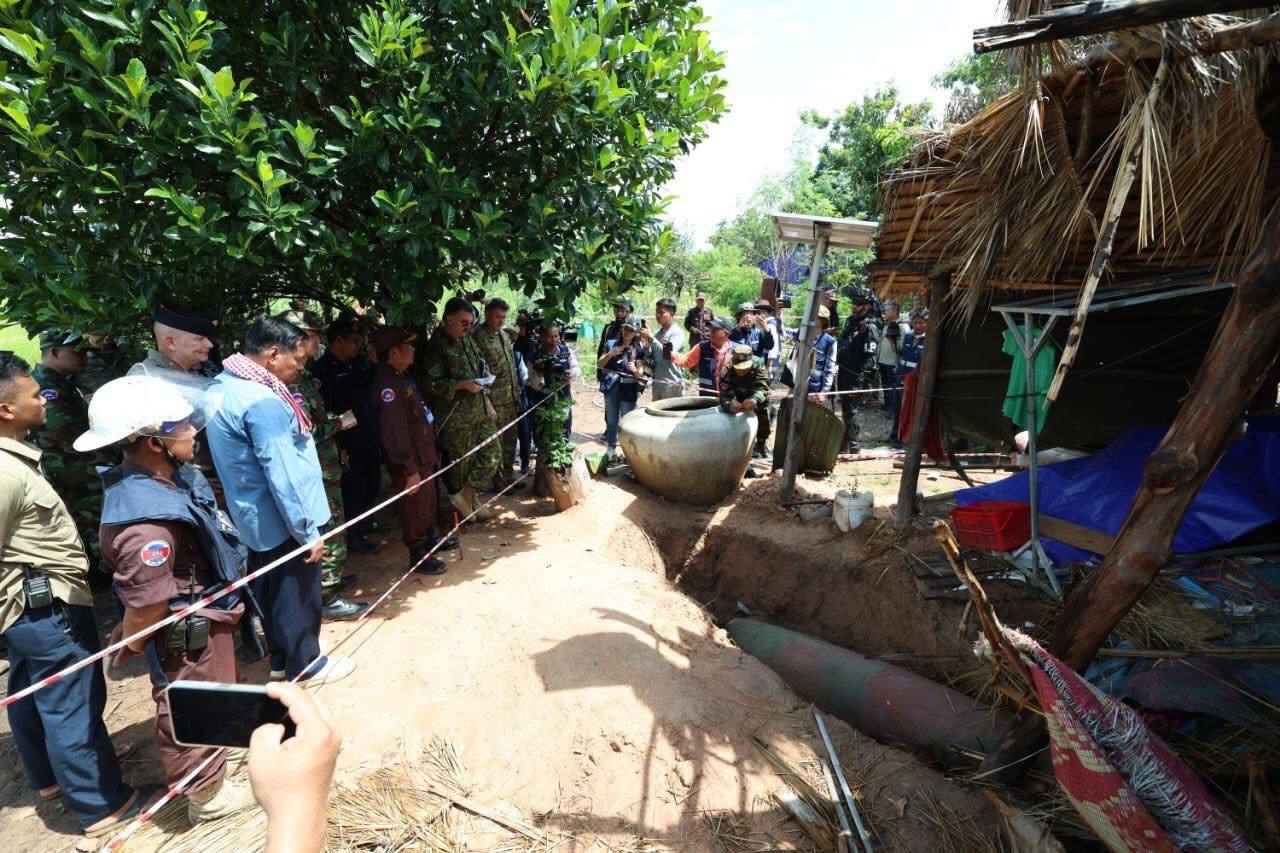 អ្នកនាំពាក្យក្រសួងការពារជាតិ ៖ ក្រុមអនុព័ន្ធយោធាបរទេសប្រចាំកម្ពុជា៩ប្រទេស ចុះពិនិត្យមើលទីតាំងជាក់ស្តែងដែលរងផលប៉ះពាល់នៅឃុំគោកមន និងបន្តសួរសុខទុក្ខជនភៀសសឹកនៅវត្តភ្នំពោធិ៍កំបោរ 