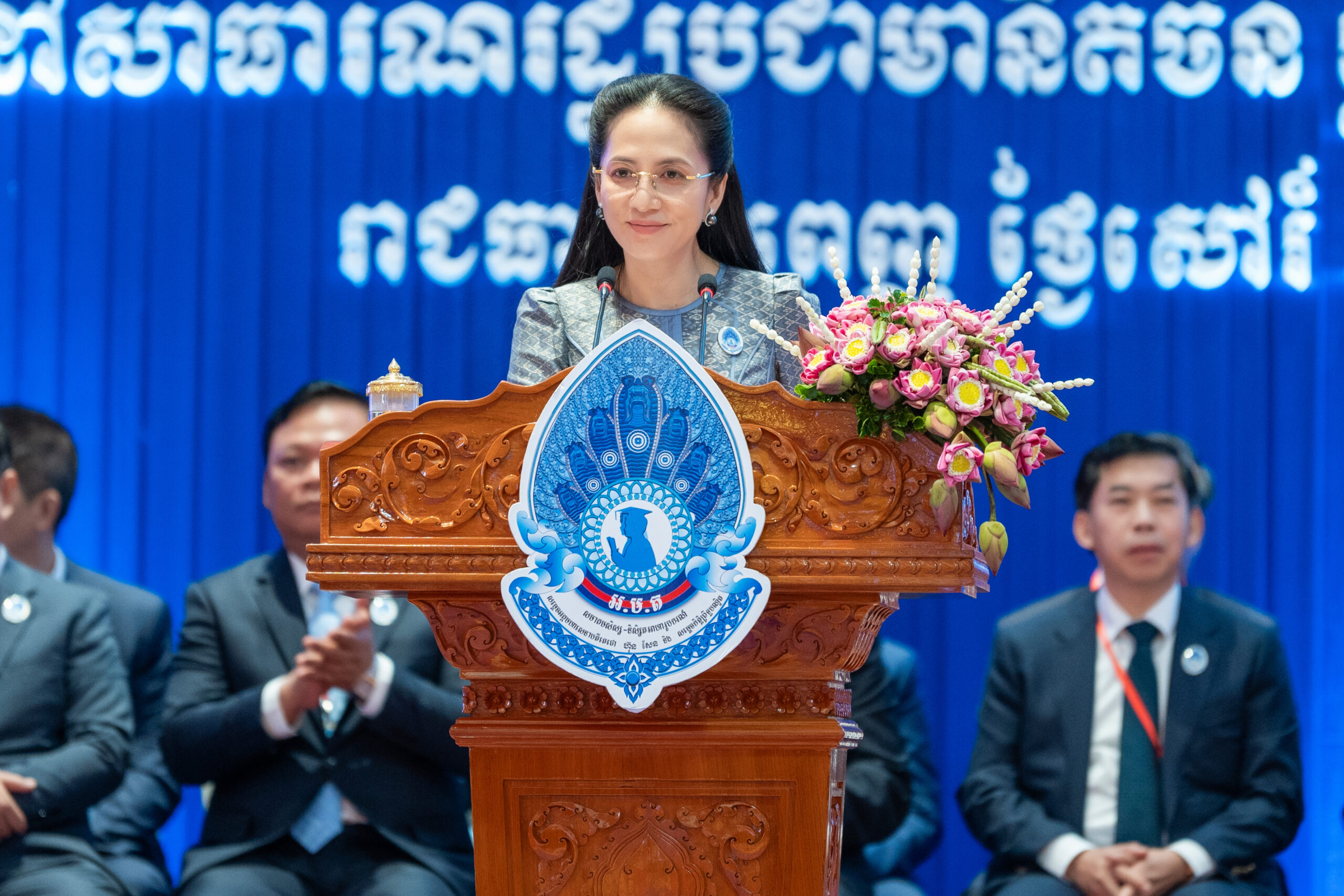 លោកជំទាវបណ្ឌិត ពេជ ចន្ទមុន្នី៖ សិស្សនិស្សិត ត្រូវមានក្រមសីលធម៌ ឥរិយាបទថ្លៃថ្នូរ គោរពច្បាប់ និងបទបញ្ញត្តិនានៅប្រទេសចិន និងសាកលវិទ្យាល័យ ដើម្បីជាស្ពានសម្រាប់ឱកាសអាហារូបករណ៍ដល់យុវជនជំនាន់ក្រោយបន្តទៀត