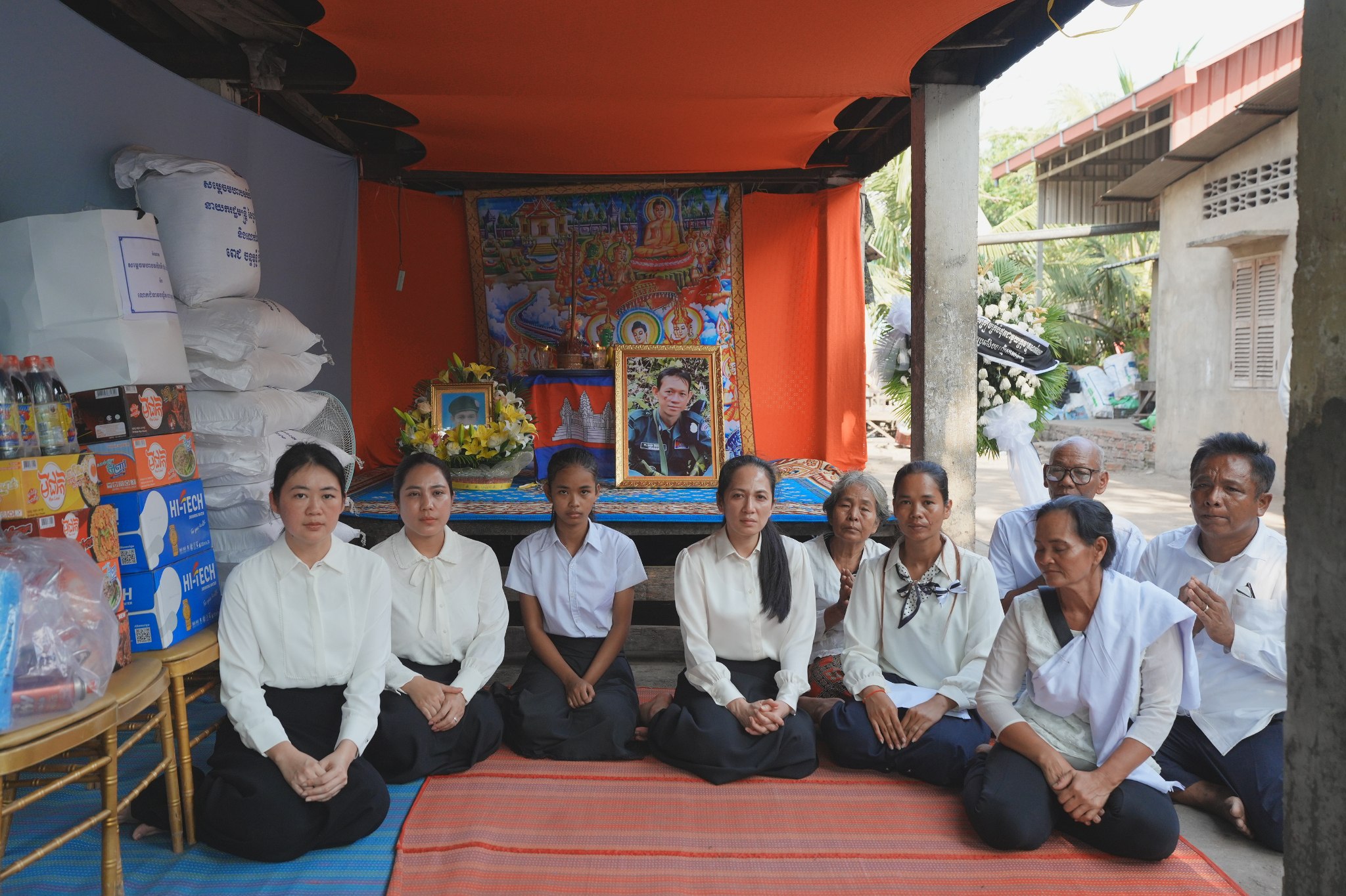 លោកជំទាវបណ្ឌិត ពេជ ចន្ទមុន្នី បន្តអញ្ជើញគោរពវិញ្ញាណក្ខន្ធយុទ្ធជនពលីចំនួន ២រូបទៀត នៅខណ្ឌច្បារអំពៅ