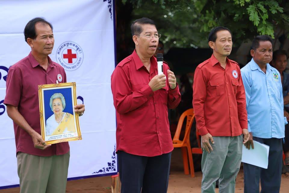 ជនភៀសសឹកចំនួន ២៩៨គ្រួសារ នៅក្នុងខេត្តឧត្តរមានជ័យ ទទួលអំណោយពីកាកបាទក្រហមកម្ពុជា