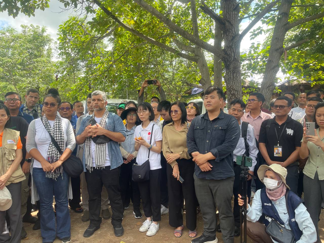 ក្រុមអង្គការសង្គមស៊ីវិលចំនួន ៤៣ស្ថាប័ន ស្មើ ៧៤នាក់បានចុះពិនិត្យជនភៀសសឹកនៅវត្តភ្នំកំបោរ ស្ថិតក្នុងក្រុងសំរោង ខេត្តឧត្តរមានជ័យ
