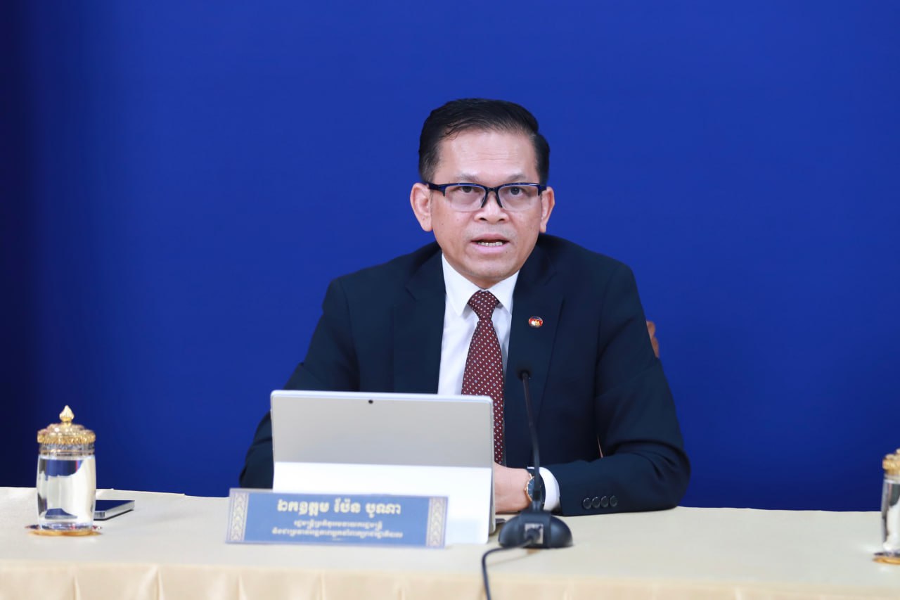 អ្នកនាំពាក្យរាជរដ្ឋាភិបាល អំពាវនាវឱ្យប្រជាពលរដ្ឋបន្តប្រុងប្រយ័ត្នខ្ពស់ចំពោះព័ត៌មានក្លែងក្លាយ និងបន្តអត់ធ្មត់ដោយជឿជាក់លើថ្នាក់ដឹកនាំដែលកំពុងខិតខំដើម្បីបុព្វហេតុសុខសន្តិភាព អធិបតេយ្យភាព និងបូរណភាពទឹកដីពេញលេញ