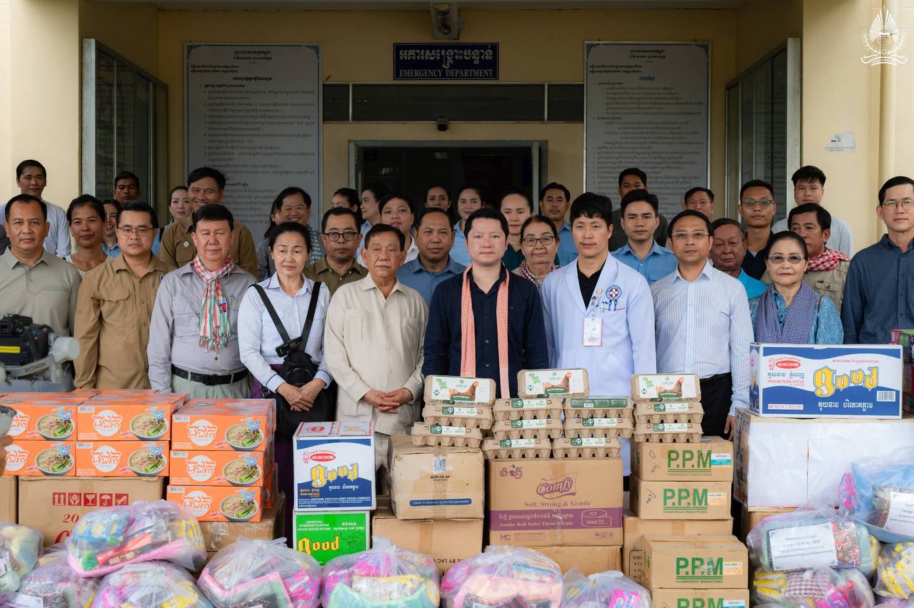 ឯកឧត្តម សុខ សូកេន ចុះសួរសុខទុក្ខកងវីរៈយុទ្ធជនរង របួស ដោយសារការ ឈ្លាន ពានរបស់ទាហានសៀម នៅមណ្ឌលសុខភាព ១៦ មករា ខេត្តព្រះវិហារ