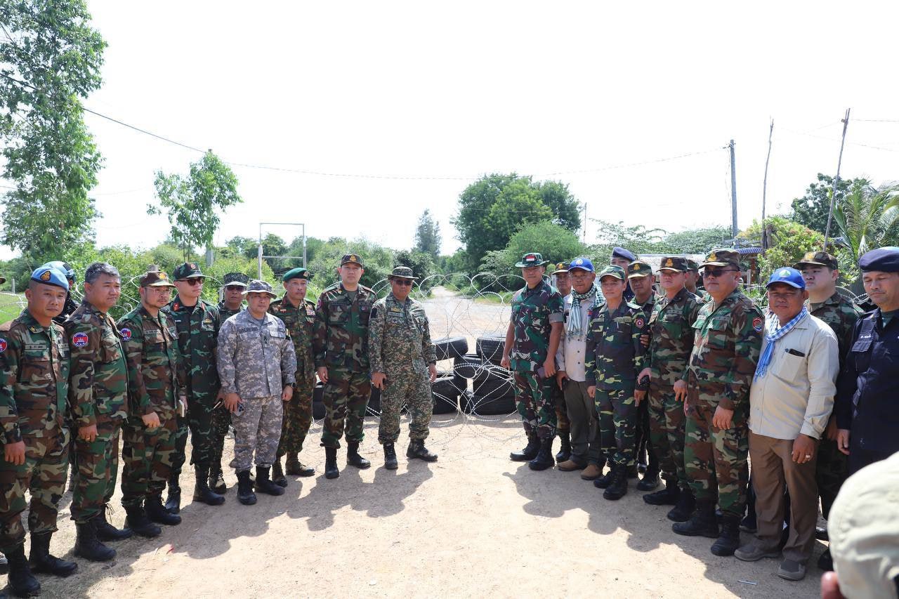 ក្រុមអ្នកសង្កេតការណ៍អន្តរកាល (IOT) ចំនួន ៧ប្រទេស ចុះសង្កេតការណ៍នៅភូមិព្រៃចាន់ ឃុំអូរ ៣ជាន់ ស្រុកអូរជ្រៅ ខេត្តបន្ទាយមានជ័យ