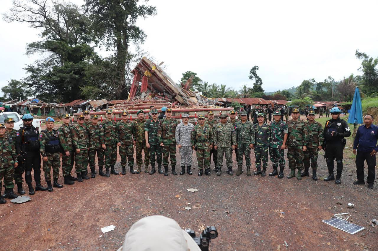 ក្រុមអ្នកសង្កេតការអន្តរកាល នៅព្រឹកទី១៥ ខែសីហានេះ ចុះទៅសង្កេតការណ៍ដល់ទីកន្លែងច្រកព្រំដែនអានសេស ខេត្តព្រះវិហារ ដែលកងទ័ពថៃកំពុងរំលោភបំពាន