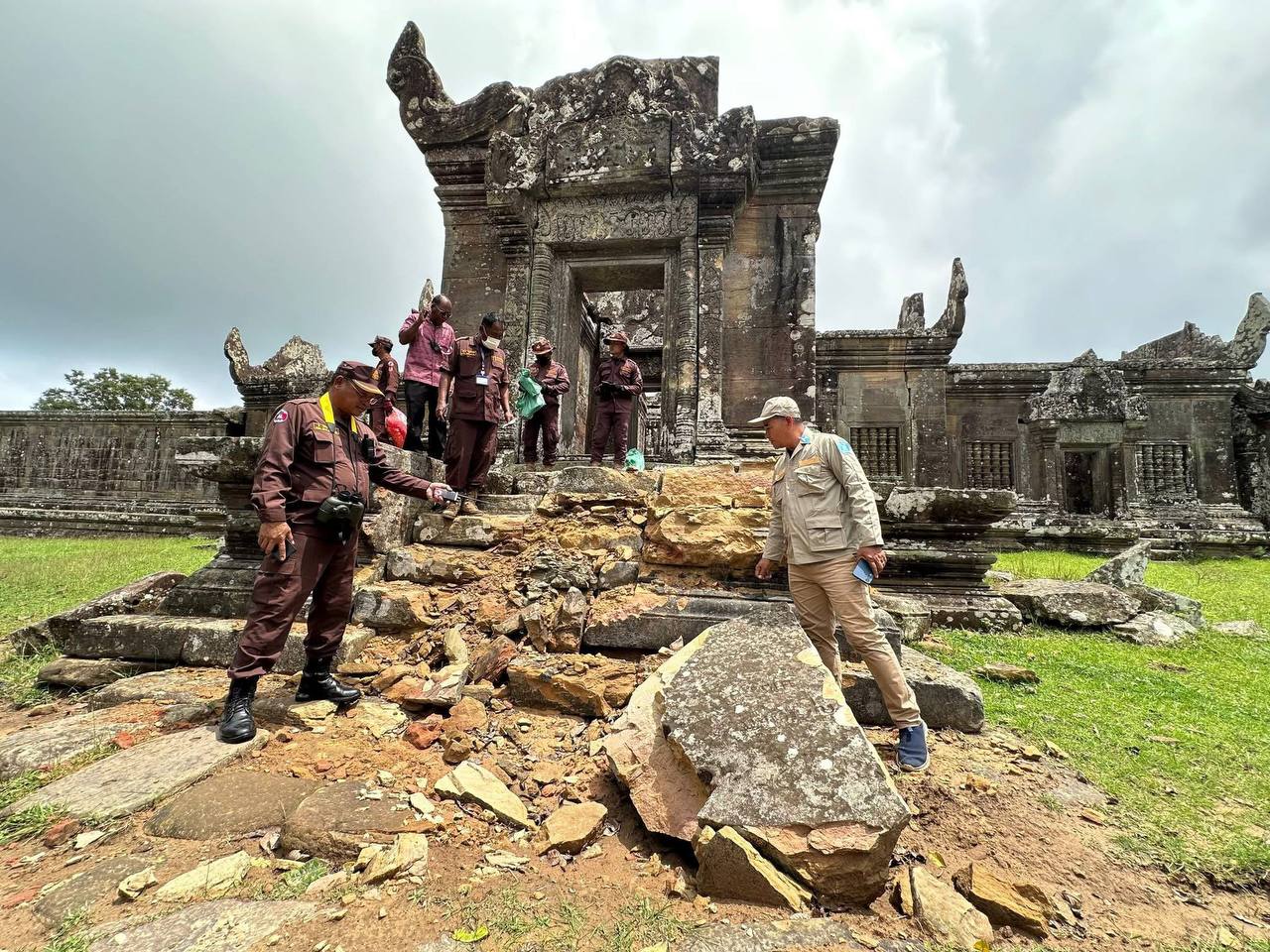 ទាហានសៀមឈ្លានពាន បាញ់ប្រហារប្រាសាទព្រះវិហារ ទាំងគ្រាប់បែក ទម្លាក់ពីយន្តហោះ គ្រាប់ផ្លោង និងគ្រាប់បែកចង្កោម