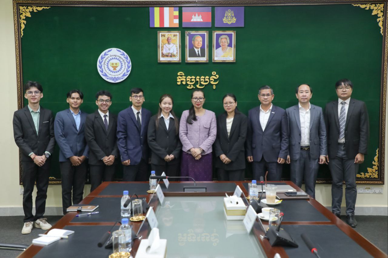 ក្រសួងការងារ លើកទឹកចិត្តឱ្យនិស្សិតជ័យលាភីអាហារូបករណ៍បារាំងធ្វើជាបេសកជនបន្តពង្រឹងទំនាក់ទំនងរវាងកម្ពុជា និងបារាំង