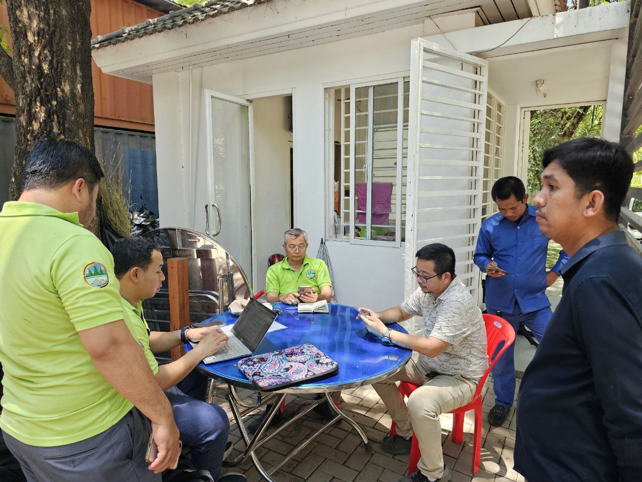ក្រសួងបរិស្ថានណែនាំឱ្យសិប្បកម្មផលិតគ្រឿងសង្ហារឹមសម្រាប់បុរី ប៉េង ហួត ត្រូវបញ្ឈប់ជាបន្ទាន់នូវសកម្មភាពកាត់ម៉ាប និងជ្រៀកភ្លី នៅទីតាំងខាងក្រៅអគារ