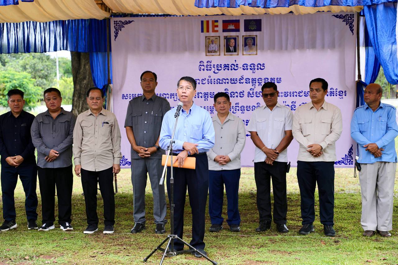 ព្រះរាជអំណោយផ្ទាល់ ហ្លួងម៉ែ និងសម្តេចកិត្តិព្រឹទ្ធបណ្ឌិត ត្រូវបានប្រោសព្រះរាជទាន និងឧបត្ថម្ភជូនដល់វីរៈកងទ័ពកម្ពុជា នៅខេត្តព្រះវិហារ