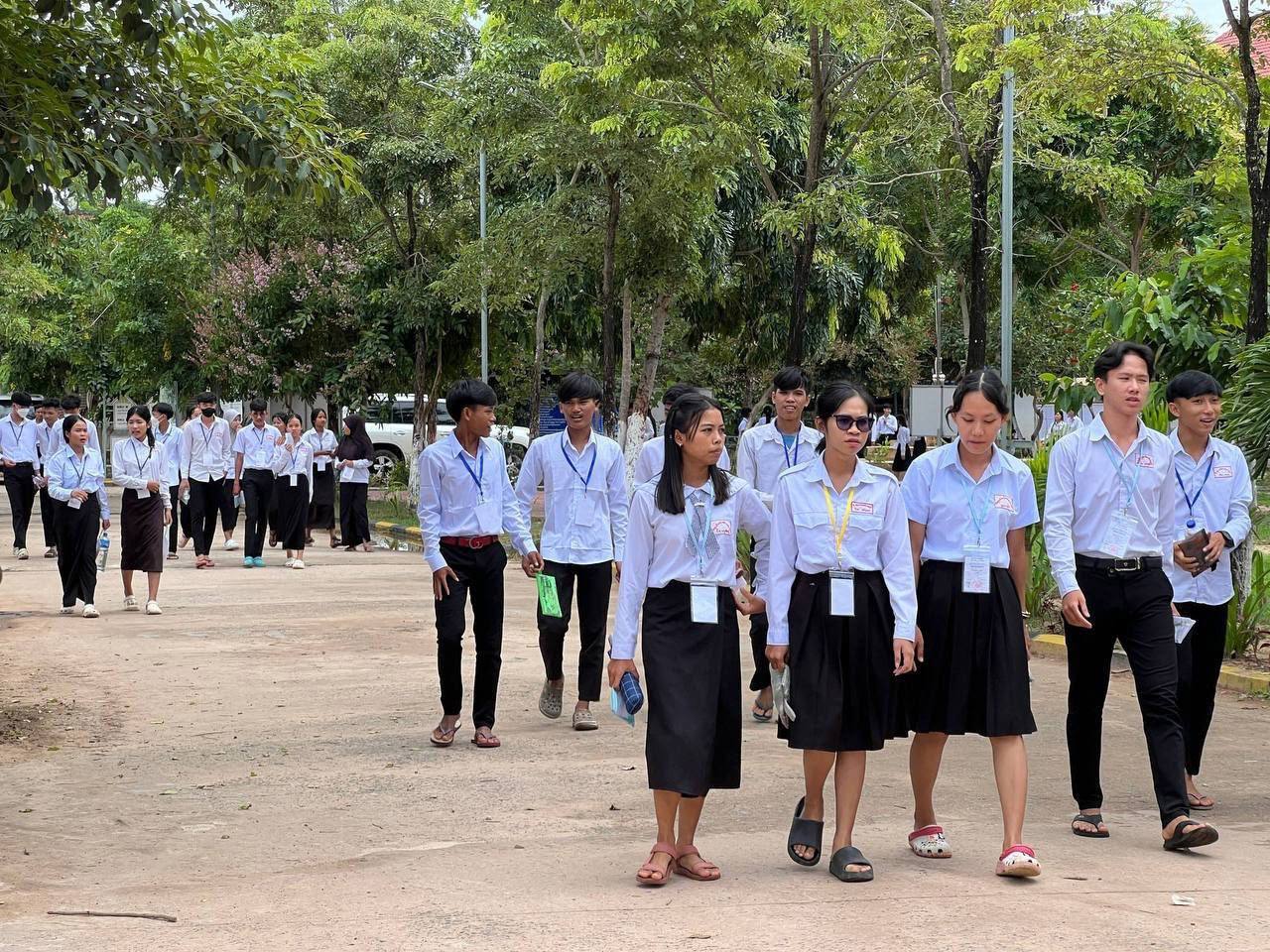 បេក្ខជនប្រឡងបាក់ឌុបនៅព្រឹកថ្ងៃទី១ អវត្តមាន ១៧៨៨នាក់ ក្នុងនេះបេក្ខជន ស្វ័យរិន អវត្តមានចំនួន ១៤៦៣នាក់