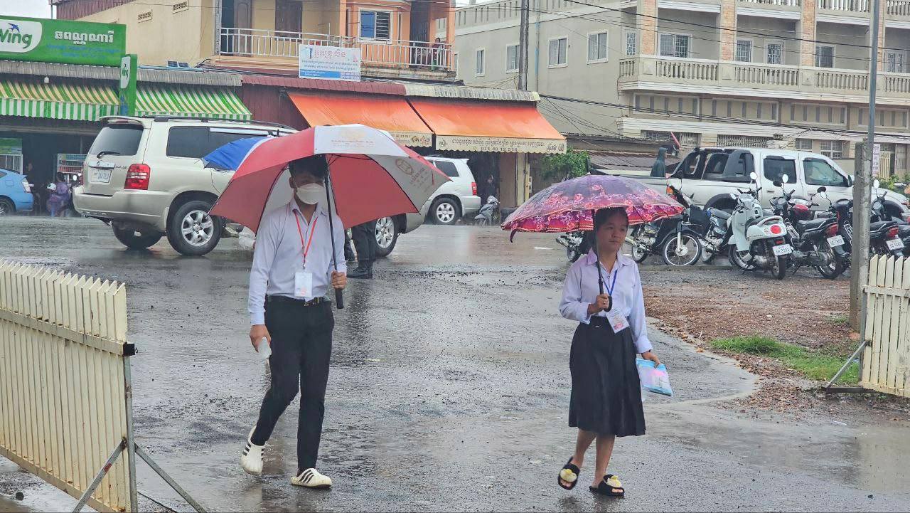 ការប្រឡងបាក់ឌុបរសៀលថ្ងៃទី១នេះ នៅខេត្តក្រចេះ​ ទោះមានភ្លៀងធ្លាក់​នៅតំបន់ខ្លះតែការប្រឡងនៅធម្មតា