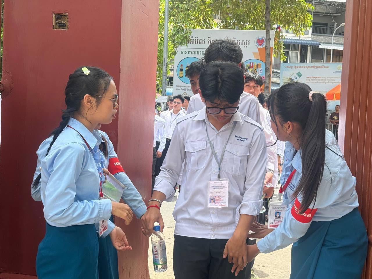 ប្រឡងបាក់ឌុបរសៀលថ្ងៃដំបូង ប្រព្រឹត្តទៅដោយរលូនក្រោម​ការត្រួតពិនិត្យមិនបន្ធូរដៃ
