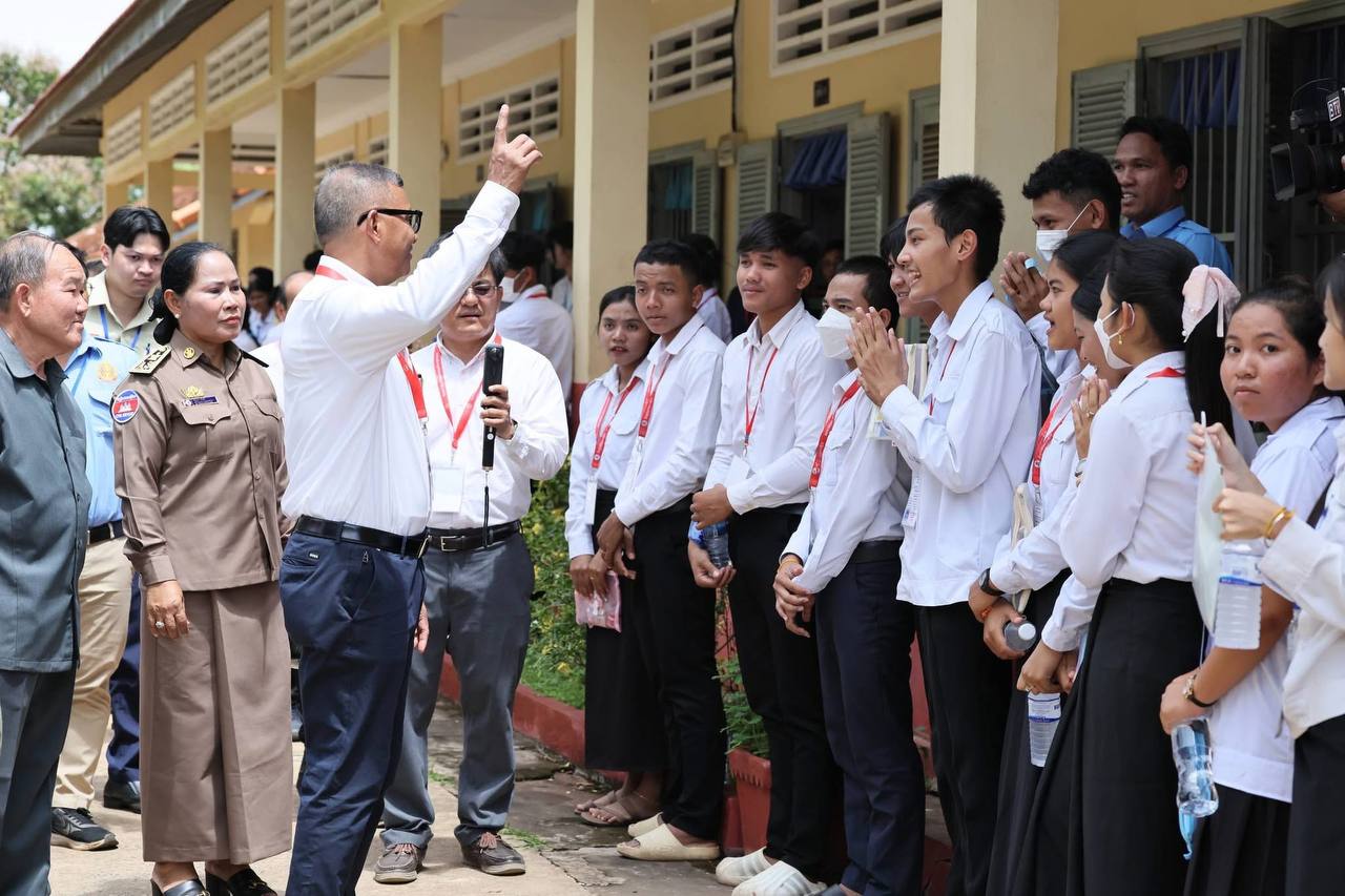 ក្រសួងអប់រំ ៖ ដំណើរការប្រឡងបាក់ឌុបរយៈពេល ២ថ្ងៃរលូន មានសភាពស្ងប់ស្ងាត់ និងរបៀបរៀបរយល្អ