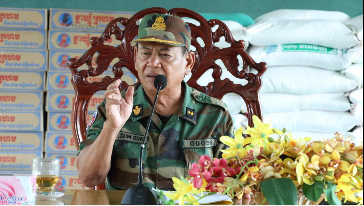 ជំនួយរបស់អភិបាលខេត្តកំពង់ធំ ត្រូវបានប្រគល់ជូនបញ្ជាការ​ស្រាលទាំង៩គោលដៅ