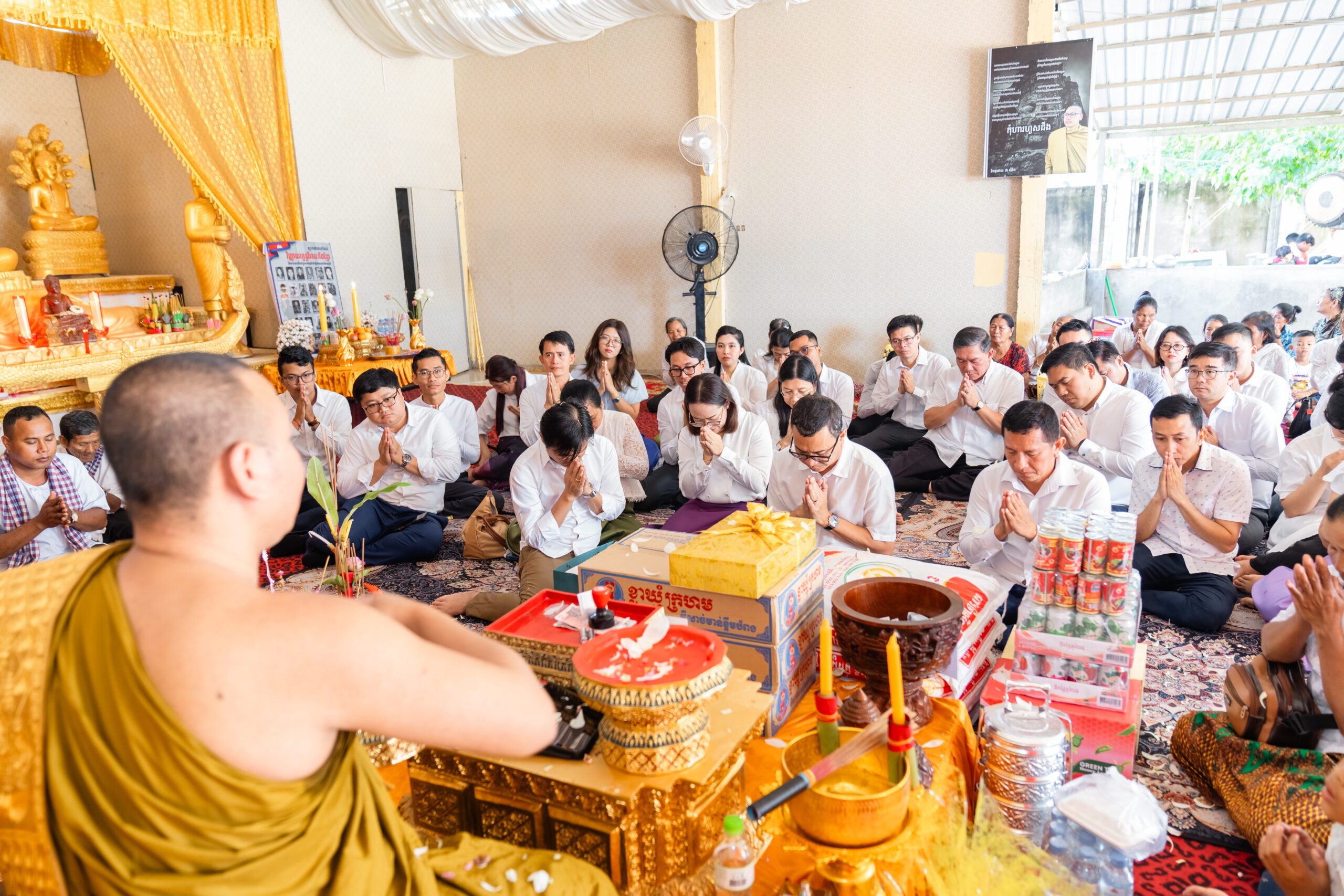 ថ្នាក់ដឹកនាំក្រុមការងាររាជរដ្ឋាភិបាល ចុះជួយឃុំទំនប់ធំ ជួបសួរសុខទុក្ខ និងប្រគល់អំណោយជូនពលរដ្ឋដែលបានធ្វើមាតុភូមិនិវត្តន៍ពីប្រទេសថៃ