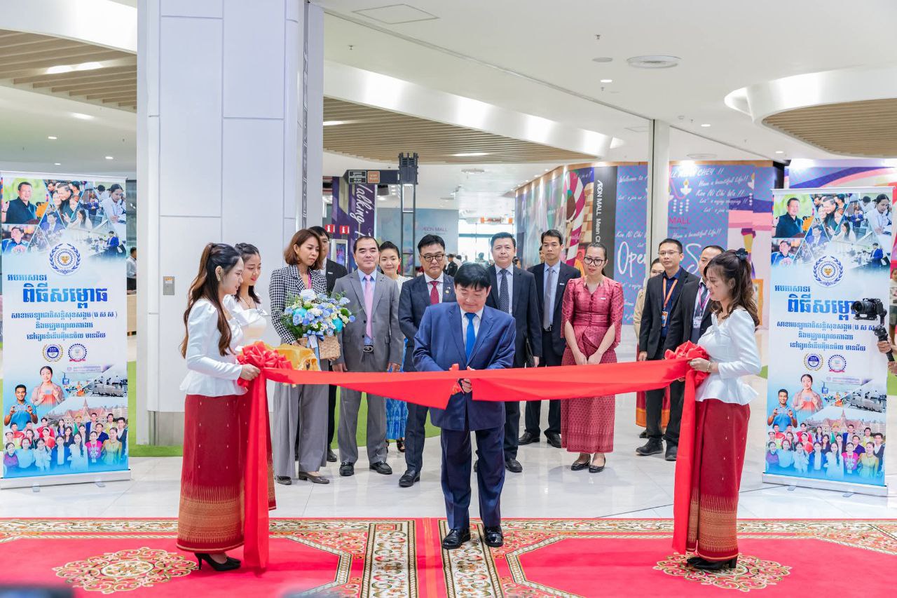 សម្ពោធដាក់ឱ្យដំណើរការសាខា ប ស ស នៅផ្សារទំនើបអីអនទាំង៣ ភ្ជាប់ជាមួយមជ្ឈមណ្ឌលស្វែងរកការងារធ្វើ