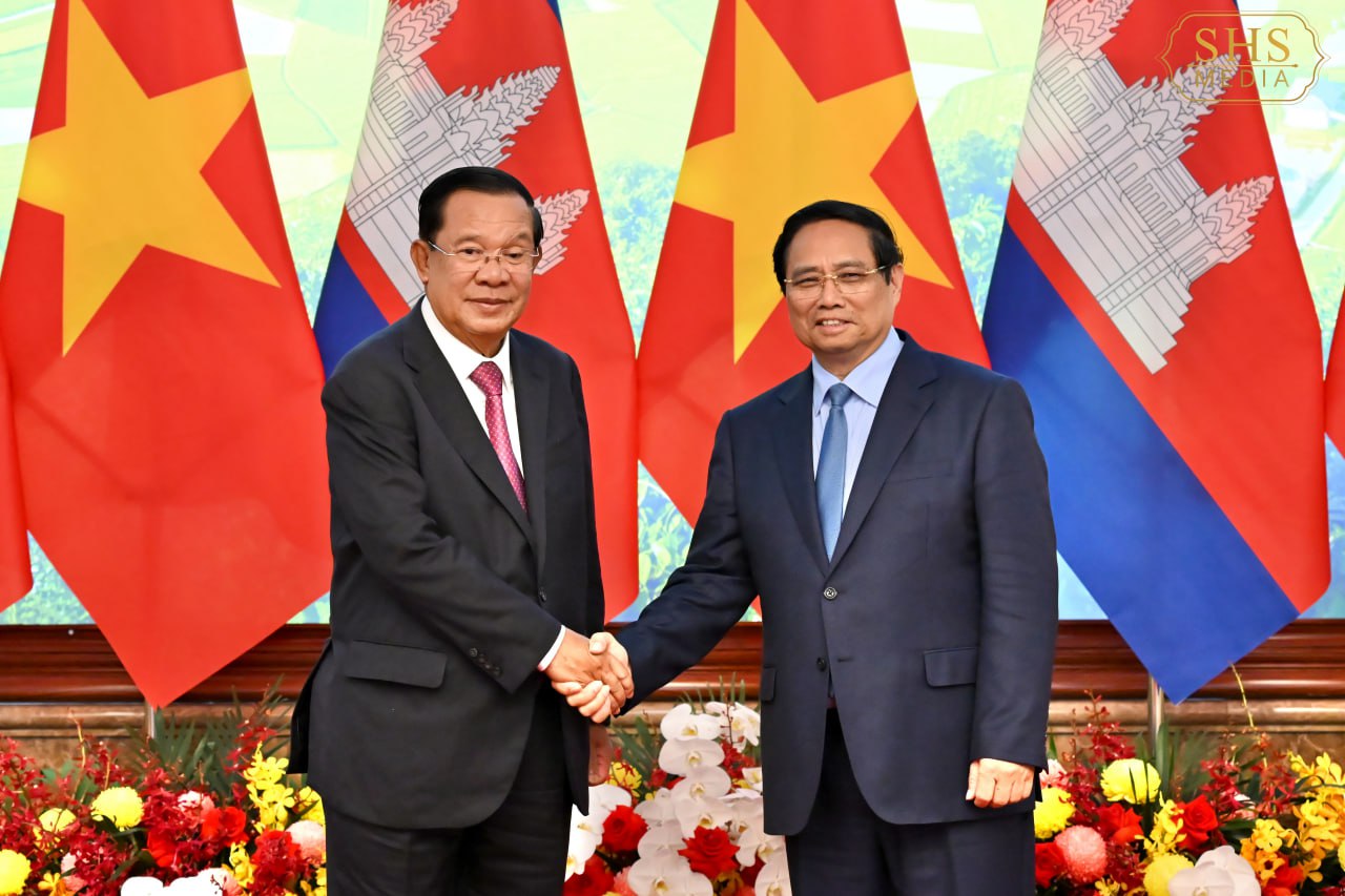 សម្តេចតេជោ ហ៊ុន សែន អញ្ជើញជួបពិភាក្សាការងារនាយករដ្ឋមន្ត្រីវៀតណាម នៅវិមាននាយករដ្ឋមន្ត្រី ទីក្រុងហាណូយ