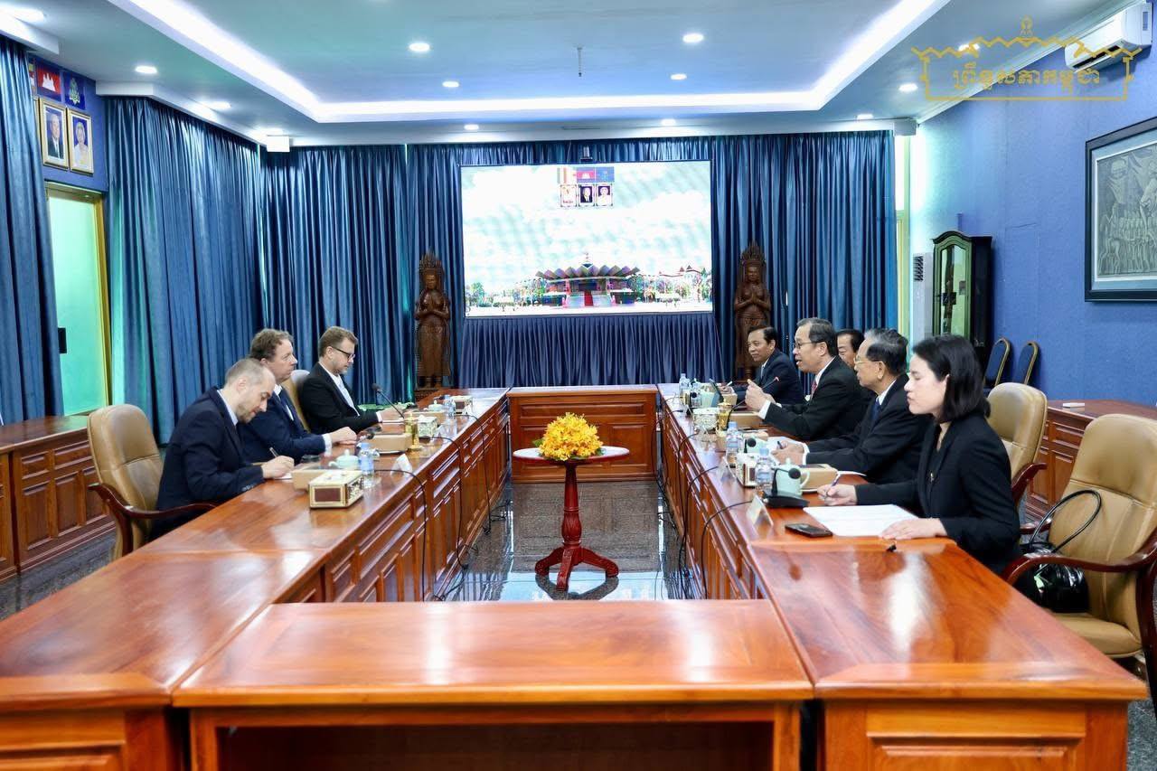 អគ្គរដ្ឋទូតសហគមន៍អឺរ៉ុប៖ សហភាពអឺរ៉ុបតាមដានយ៉ាងយកចិត្តទុកដាក់ចំពោះភាពតានតឹងនៃជម្លោះប្រដាប់អាវុធនៅព្រំដែនកម្ពុជា-ថៃ