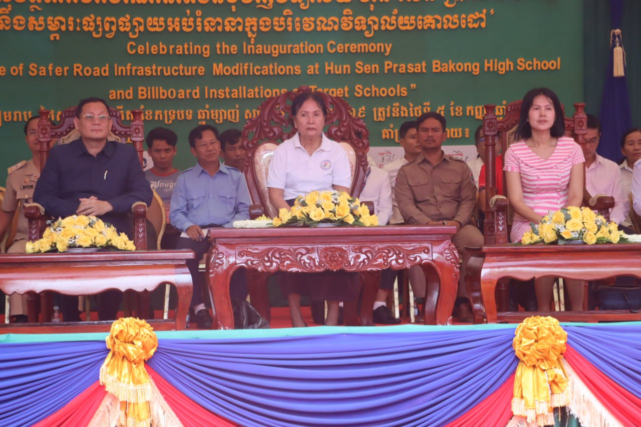 មន្ត្រីក្រសួងសាធារណការ សូមឲ្យអ្នកប្រើប្រាស់យានជំនិះគ្រប់ប្រភេទ ចូលរួមគោរពច្បាប់ចរាចរណ៍ផ្លូវគោកឲ្យបានខ្ជាប់ខ្ជួន