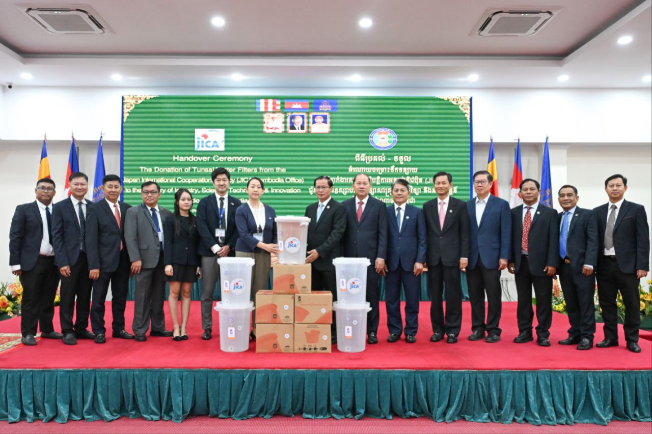 JICA គាំទ្រដល់សហគមន៍ភៀសសឹក តាមព្រំដែនដោយការផ្តល់ជំនួយសង្រ្គោះបន្ទាន់តាមការផ្តល់ជូននូវឧបករណ៍ចម្រោះទឹកស្អាត