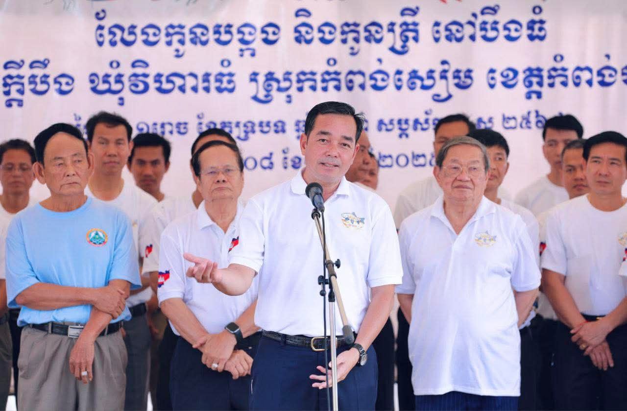កូនត្រី និងកូនបង្កងជិត១០ម៉ឺនកូន ត្រូវបានលែងនៅក្នុងតំបន់បឹងធំនៃខេត្តកំពង់ចាម