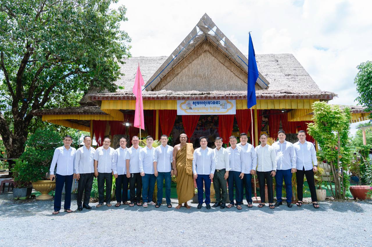 កងរាជអាវុធហត្ថខេត្តកំពង់ស្ពឺ​ ចូលរួមកាន់បិណ្ឌវេនទី៧​ នៅវត្តត្រពាំងតាមាន់ បង្សុកូល ជាកិច្ចឧទ្ទិសជូនញាតិកាទាំង៧សន្តាន និងវរៈកងទ័ពពលីលើសមរភូមិ