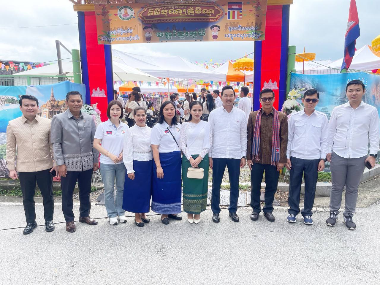 សហគមន៍ខ្មែរនៅសាធារណរដ្ឋកូរ៉ប្រមាណ ២ ៥០០នាក់ រៀបចំពិធីកាន់បិណ្ឌដើម្បីឧទ្ទិសកុសលដល់វិញ្ញាណក្ខន្ធរបស់វីរកងទ័ព