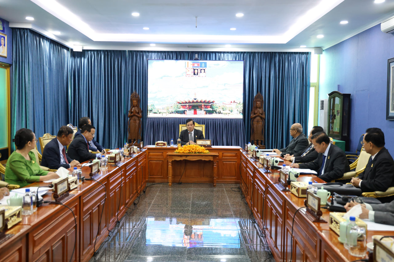 ឯកឧត្តម អ៊ុច បូររិទ្ធ ដឹកនាំកិច្ចប្រជុំគណៈកម្មាធិការអចិន្ត្រៃយ៍ព្រឹទ្ធសភាដើម្បីពិនិត្យសម្រេចលើរបៀបវារៈចាំបាច់ចំនួន២