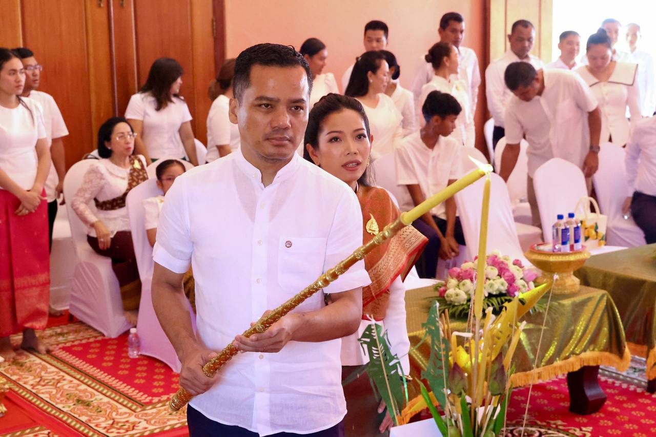 រដ្ឋមន្ត្រីក្រសួងមហាផ្ទៃ និងរដ្ឋមន្ត្រីក្រសួងសង្គមកិច្ច អញ្ជើញចូលរួមពិធីបុណ្យកាន់បិណ្ឌវេនទី១៣ នៅវត្តព្រះឥន្ទសាមគ្គីធម៌