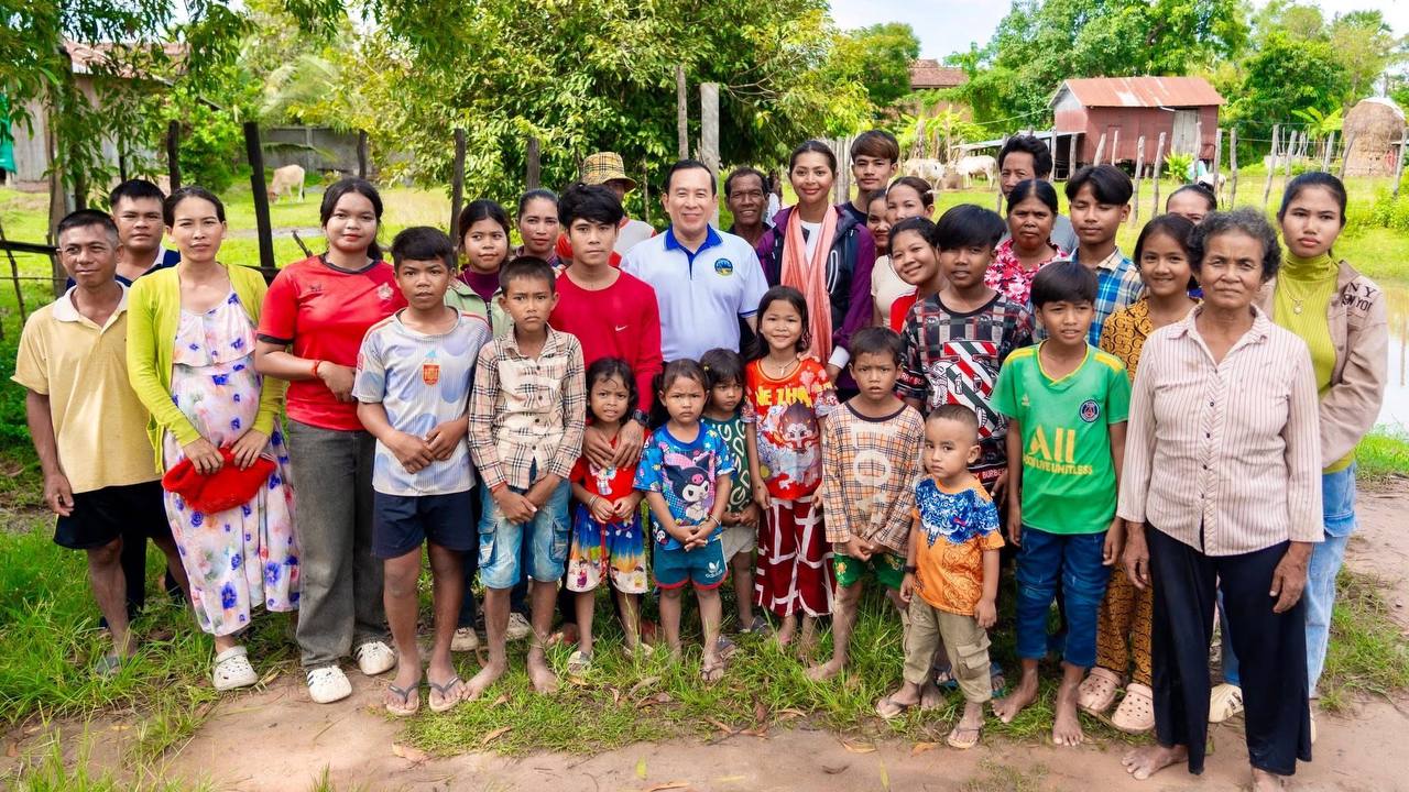 រដ្ឋមន្រ្តីក្រសួងទេសចរណ៍ កោតសរសើរ កញ្ញា កុយ អេនណា ក្នុងបេសកកម្មដំណើរ ដោយថ្មើរជើងទៅដល់ខេត្តសៀមរាប