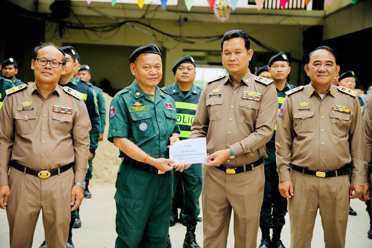 អភិបាលខណ្ឌឫស្សីកែវ សរសើរនគរបាលខណ្ឌ ចំពោះកិច្ចការរក្សាសន្តិសុខ សណ្តាប់ធ្នាប់ ជូនប្រជាពលរដ្ឋក្នុងមូលដ្ឋានបានយ៉ាងល្អ