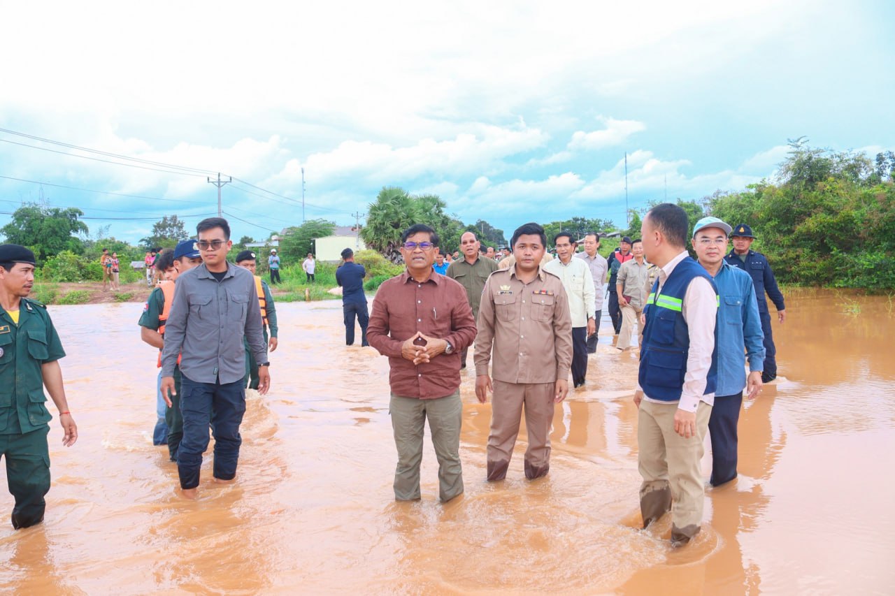 ប្រជាពលរដ្ឋជាង ៤ពាន់គ្រួសារ នៅក្នុងស្រុកពីរនៃខេត្តរតគិរី កំពុងរងផលប៉ះពាល់ពីជំនន់ទឹកភ្លៀង!