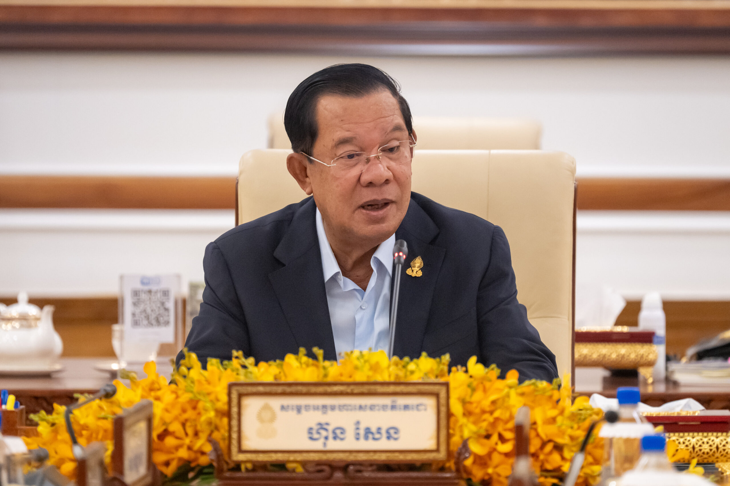 សម្តេចតេជោ ហ៊ុន សែន ដឹកនាំកិច្ចប្រជុំ គណៈកម្មាធិការអចិន្ត្រៃយ៍ព្រឹទ្ធសភា ដើម្បីពិនិត្យសំណើរបស់រដ្ឋសភា