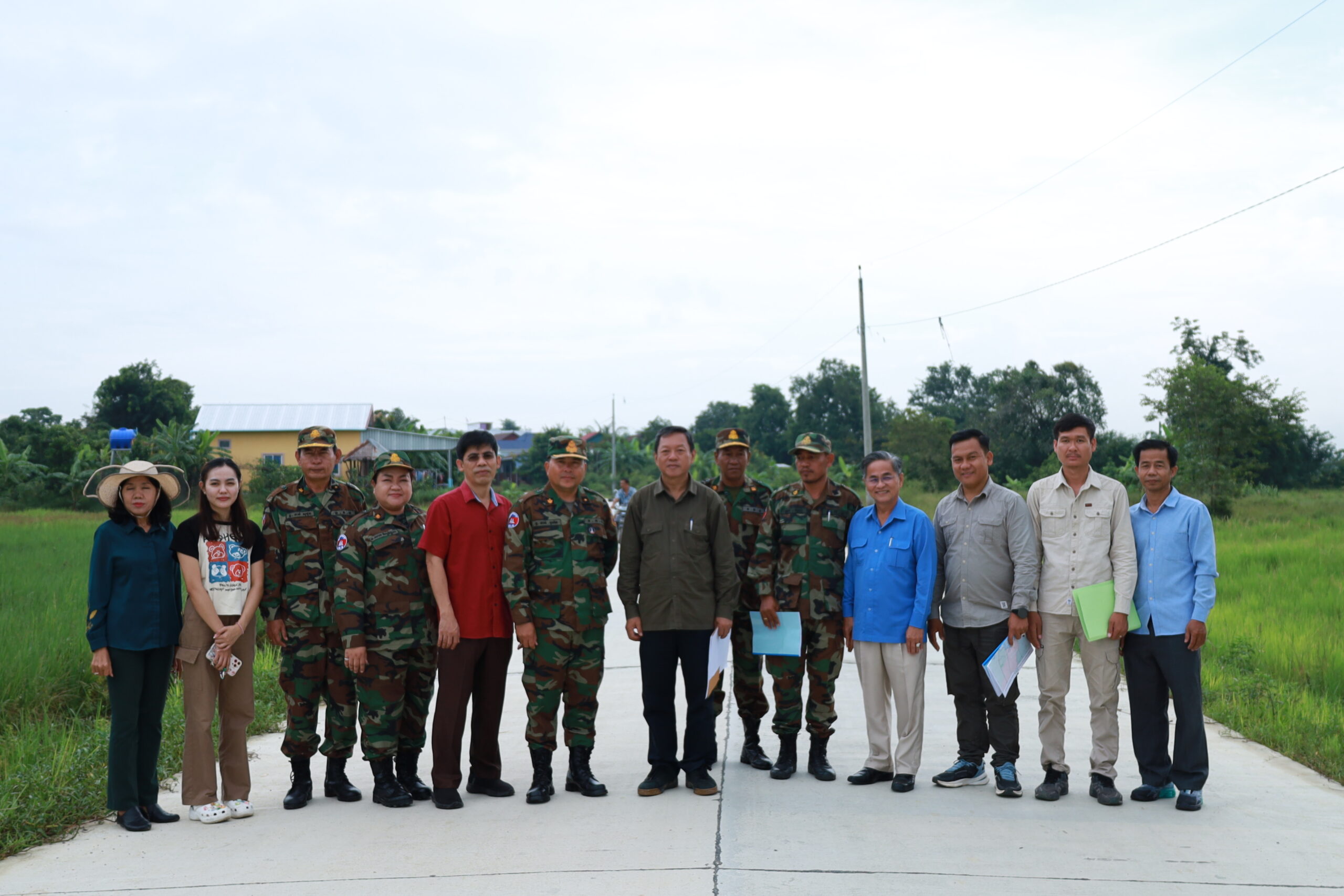 ផ្លូវជនបទនៅទូទាំងប្រទេស កំពុងត្រូវបានកែលម្អ និងថែទាំ ដើម្បីជួយសម្រួលជីវភាពពលរដ្ឋ