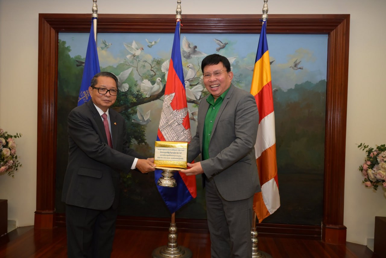 សម្តេចតេជោ ហ៊ុន សែន ចូលរួមថវិកាចំនួន ៥០លានរៀល ក្នុងអង្គកឋិនទានព្រះរាជទ្រព្យព្រះករុណា ព្រះមហាក្សត្រ