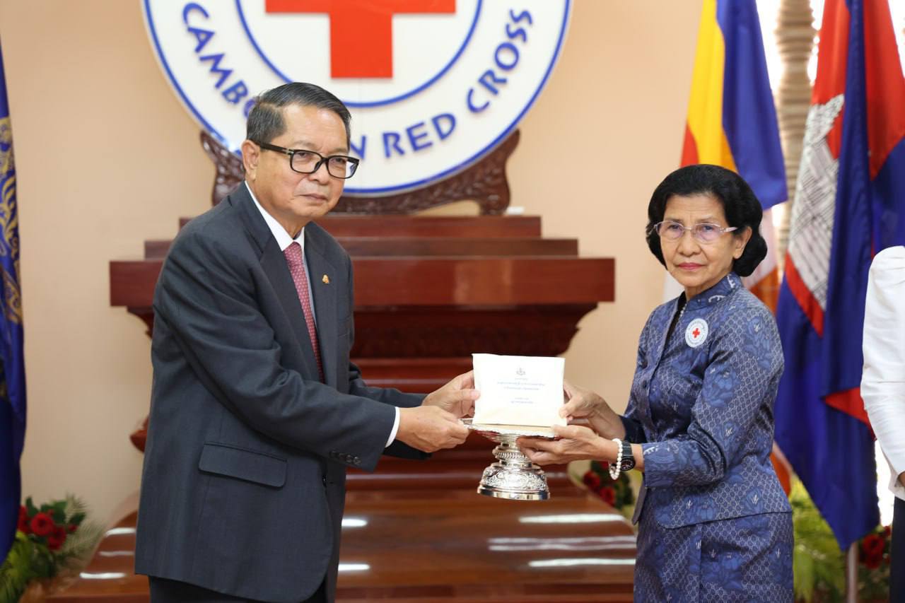 សម្តេចកិត្តិព្រឹទ្ធបណ្ឌិត ប៊ុន រ៉ានី ហ៊ុនសែន ថ្លែងអំណរព្រះរាជគុណ សម្តេចម៉ែ ប្រោសព្រះរាជទាន ២០.០០០ដុល្លារ សម្រាប់ជួយជនរងគ្រោះដោយទឹកជំនន់ នៅតាមរាជធានី-ខេត្ត ទូទាំងព្រះរាជាណាចក្រកម្ពុជា