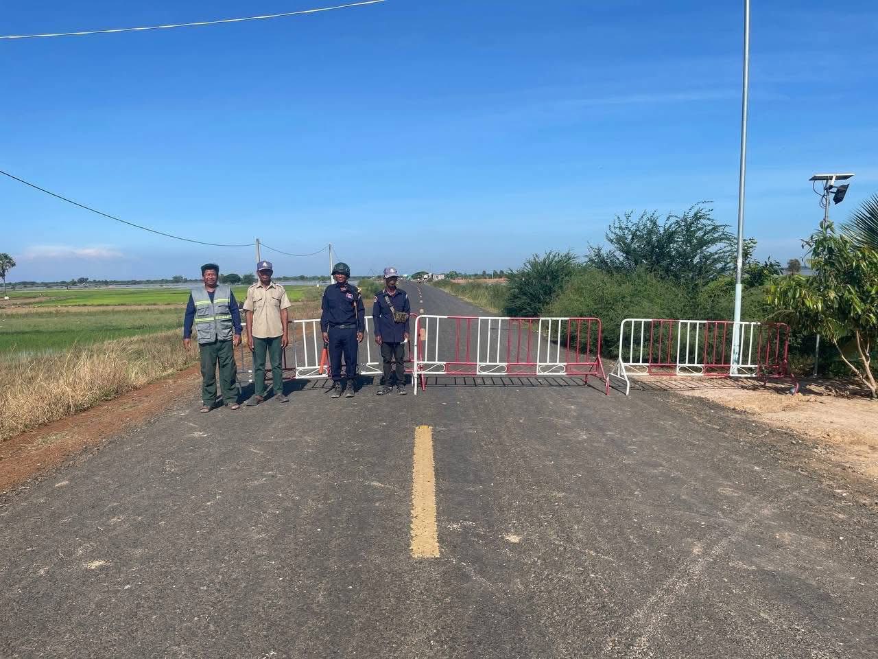 អាជ្ញាធរសម្រេចផ្អាកការធ្វើចរាចរណ៍ឆ្លងកាត់លើកំណាត់ផ្លូវ កៅស៊ូពីភូមិតាំងស្នាយ ឃុំរកា ទៅភូមិមេសរប្រចាន់ ឃុំមេសរប្រចាន់ ស្រុកពារាំង ដោយសារទឹកជំនន់ហក់ឡើងខ្ពស់បណ្តាលឱ្យមានការហូរបុកច្រោះផ្លូវជាច្រើនកន្លែង