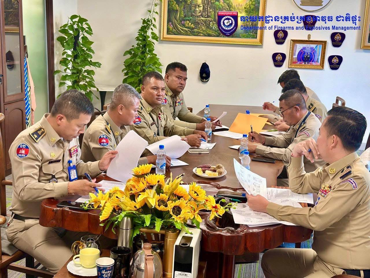 នាយកដ្ឋានគ្រប់គ្រងអាវុធជាតិផ្ទុះ ប្រជុំការងារនិតីវិធីត្រួតពិនិត្យ ឆែកឆេរអាវុធ គ្រឿងផ្ទុះ គ្រាប់រំសេវ ក្នុងភូមិសាស្ត្ររាជធានីភ្នំពេញ