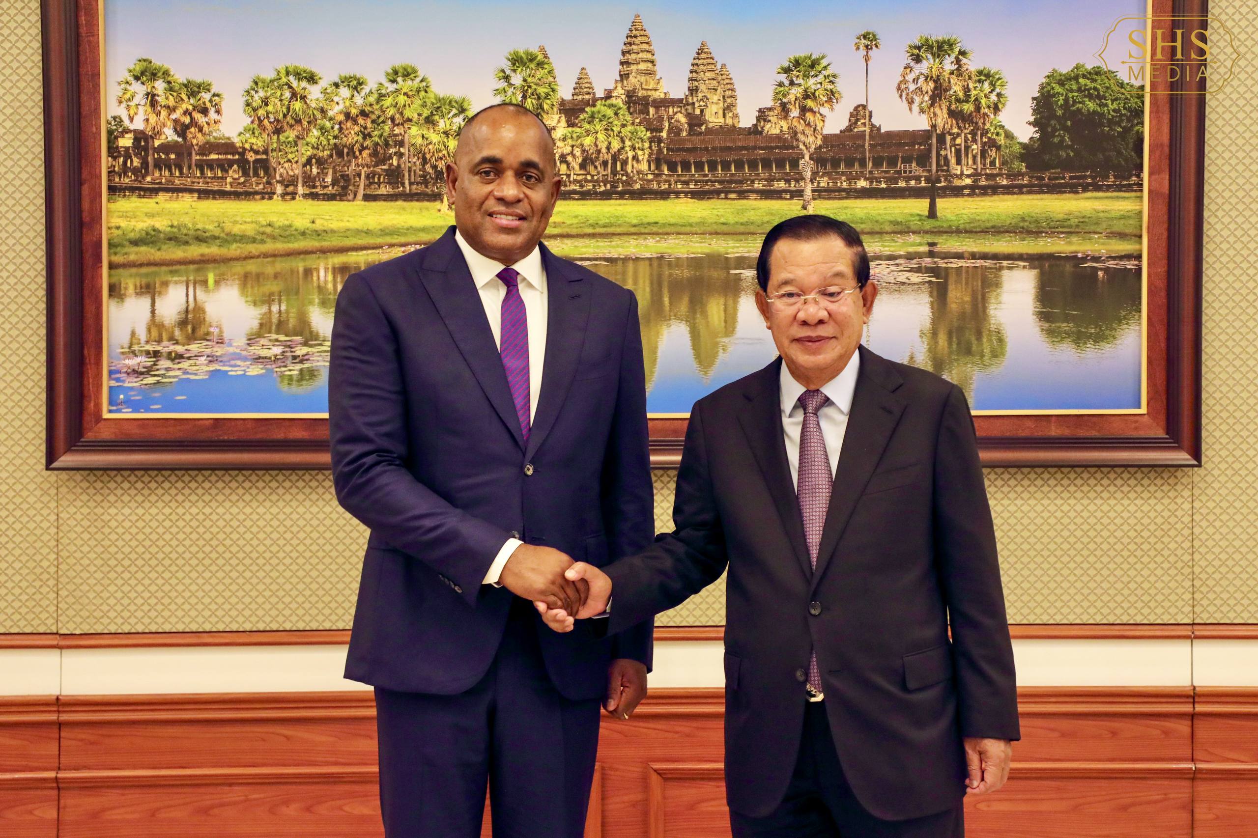 សម្តេចតេជោ ហ៊ុន សែន អនុញ្ញាតឱ្យនាយករដ្ឋមន្ត្រីនៃកុំមិនវែលដូមីនីក ចូលជួបសម្តែងការគួរសម នៅវិមានព្រឹទ្ធសភា