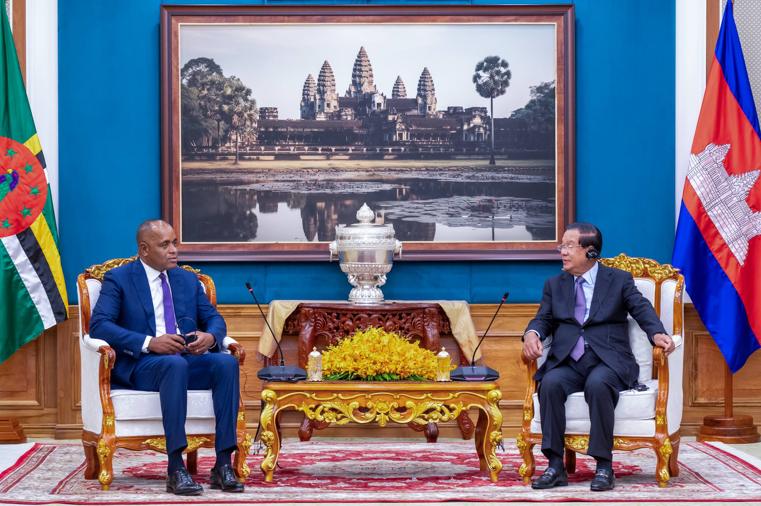 នាយករដ្ឋមន្ត្រីនៃកុំមិនវែលដូមីនីក ធ្លាប់សិក្សាអំពីប្រវត្តិសម្ដេចតេជោ កាលនៅជានិស្សិត ដោយកោតសរសើរសម្ដេចចំពោះភាពជាអ្នកដឹកនាំ