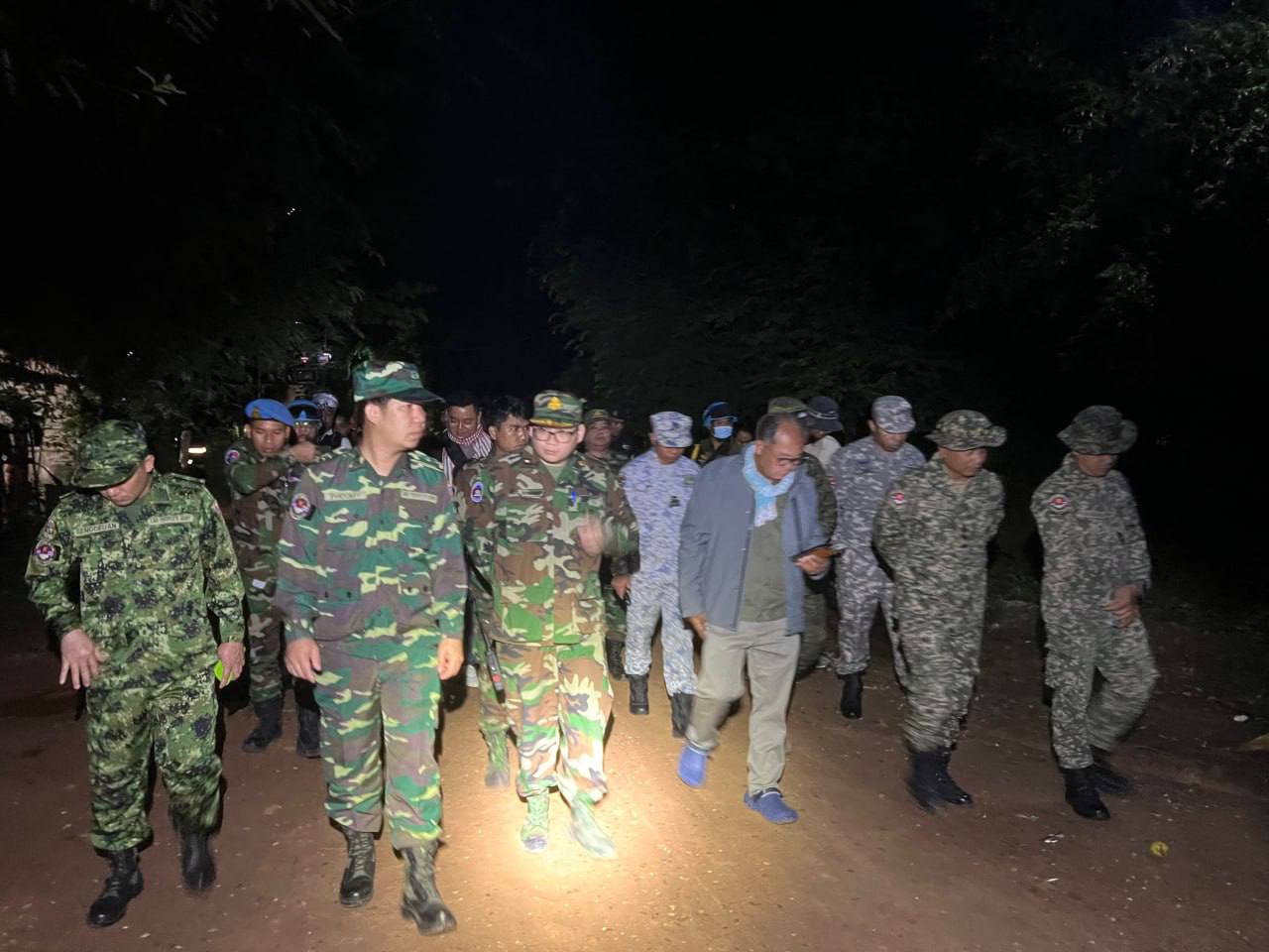 អ្នកសង្កេតការណ៍ IOTចុះពិនិត្យទីតាំងជាក់ស្តែង ពេលដែលភាគីថៃចាក់ឧបករណ៍បំពងសម្លេងលាន់លឺយ៉ាងធ្ងន់ធ្ងរ មានទាំងសម្លេងខ្មោច សម្លេងឆ្កែលូ មកលើពលរដ្ឋខ្មែរ រស់នៅភូមិជោគជ័យ និងភូមិព្រៃចាន់
