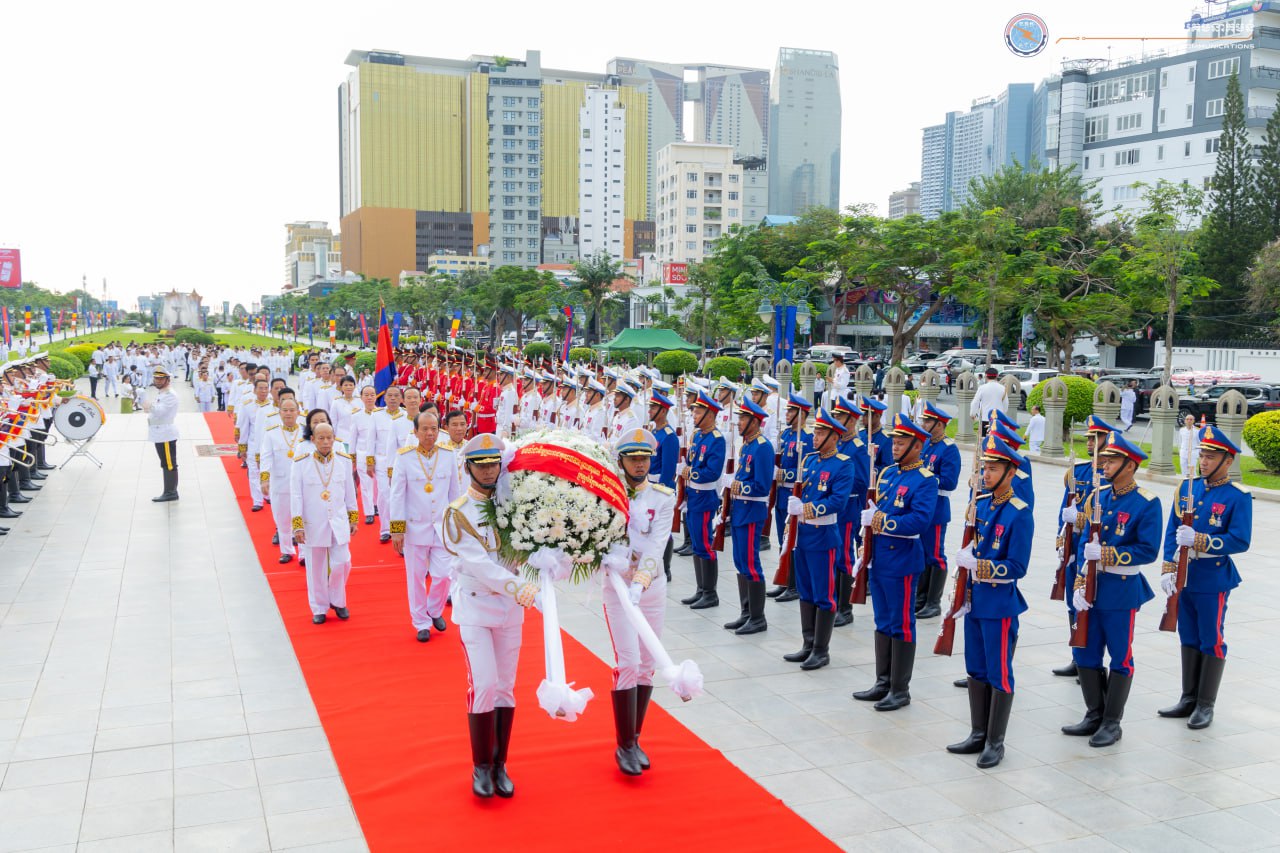 ឯកឧត្តមរដ្ឋមន្ត្រី ជា វ៉ាន់ដេត បានដឹកនាំប្រតិភូក្រសួងប្រៃសណីយ៍និងទូរគមនាគមន៍ អញ្ជើញចូលរួមថ្វាយកម្រងផ្កាគោរពព្រះវិញ្ញាណក្ខន្ធ “ព្រះបរមរតនកោដ្ឋ”