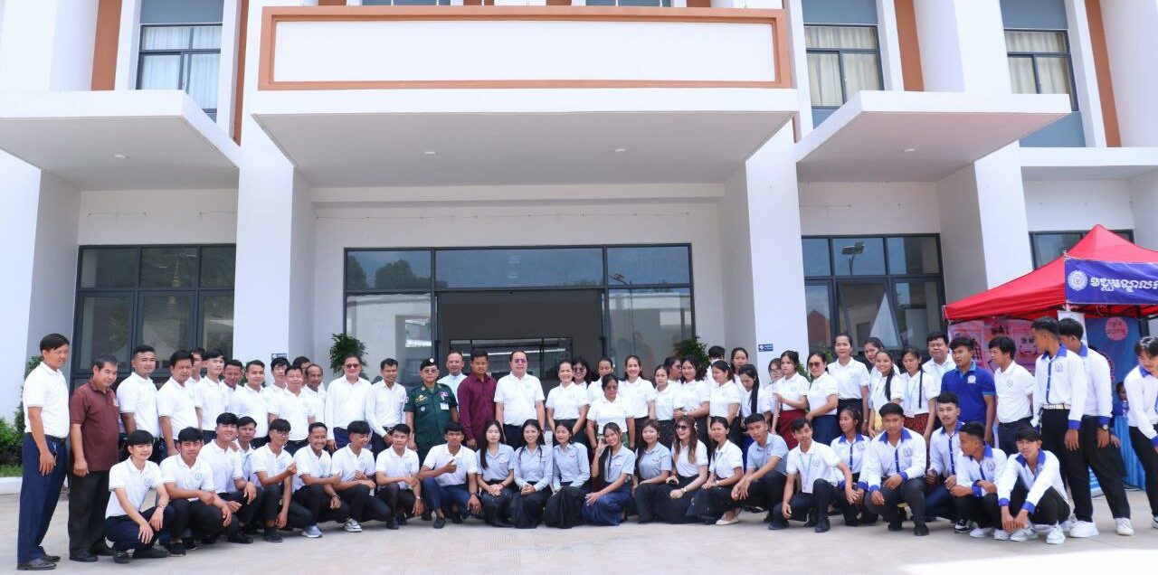 វិទ្យាស្ថានពហុបច្ចេកទេសខេត្តបន្ទាយមានជ័យ ផ្តល់អាហារូបករណ៍ ២ ៣០០កន្លែង លើ ១៣មុខជំនាញ និងប្រាក់ឧបត្ថម្ភ ដល់យុវជនមកពីគ្រួសារក្រីក្រ និងគ្រួសារងាយរងហានិភ័យ