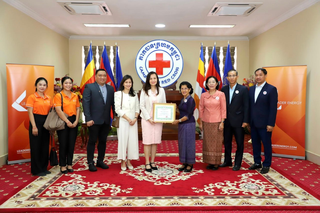 កាកបាទក្រហមកម្ពុជា ទទួលបានការឧបត្ថម្ភ ៥០.០០០ ដុល្លារ ពីក្រុមហ៊ុន CAMBODIAN TRANSMISSION LIMITED