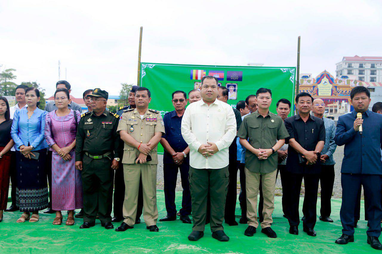 ចែករំលែកការលំបាកសម្ដេចធិបតីនិងលោកជំទាវបណ្ឌិតជូនអំណោយដល់ប្រជាពលរដ្ឋងាយរងគ្រោះចំនួនជាង៣០០គ្រួសារនៅក្រុងស្ទឹងត្រែង